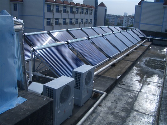 太陽能中央節能熱水系統安裝.jpg
